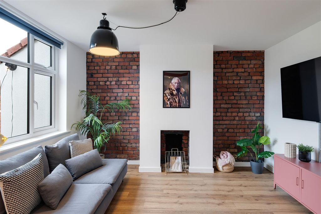 Property photo 2 of 12 2.Jpg