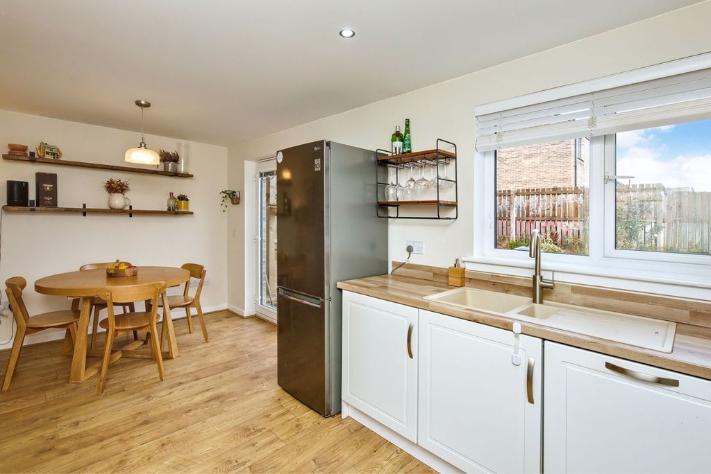 Property photo 3 of 18 4624413