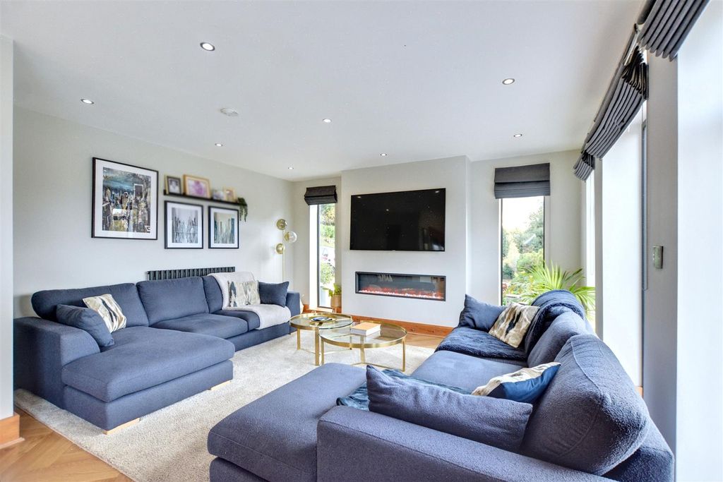 Property photo 2 of 46 Living Area