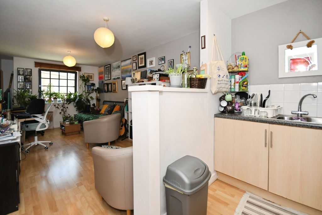 Property photo 3 of 14 Photo