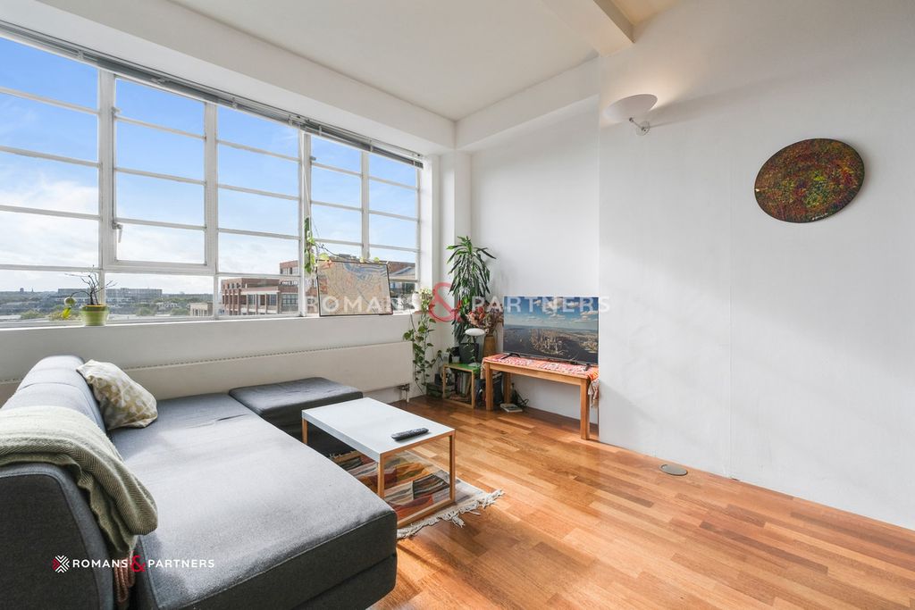 Property photo 2 of 12