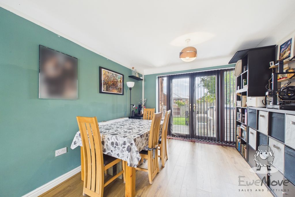 Property photo 3 of 14 8