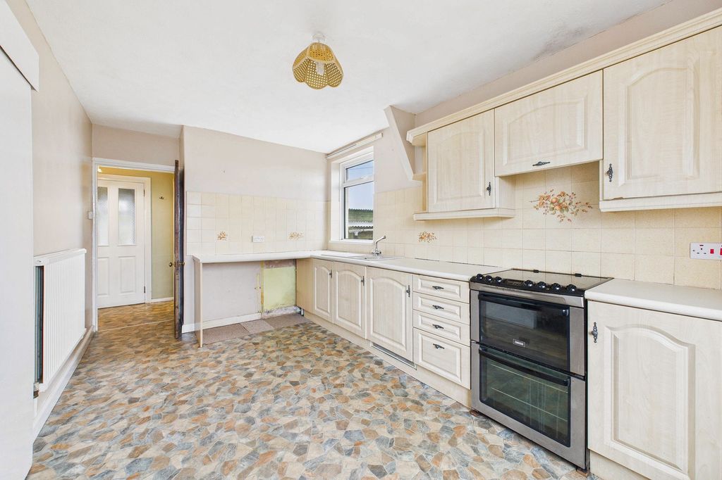 Property photo 2 of 25