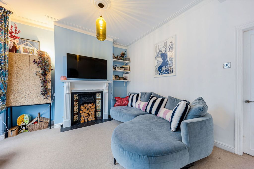 Property photo 3 of 16