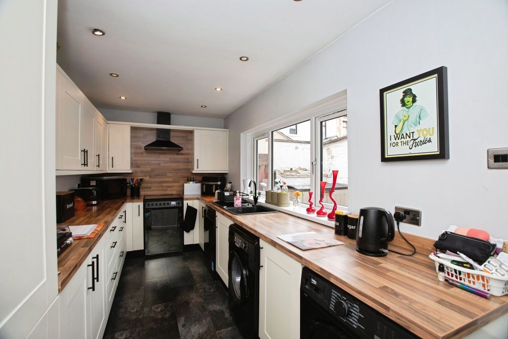 Property photo 3 of 16 Photo