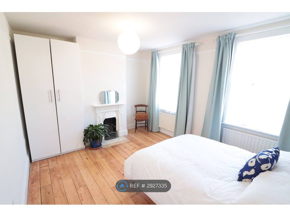 Property photo 1 of 7 Main Bedroom