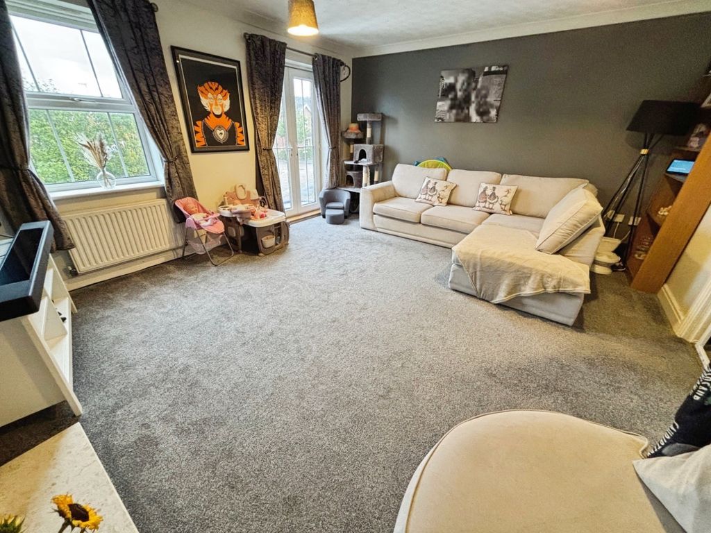 Property photo 2 of 15 Pbox-Living_Room-337748.Jpeg