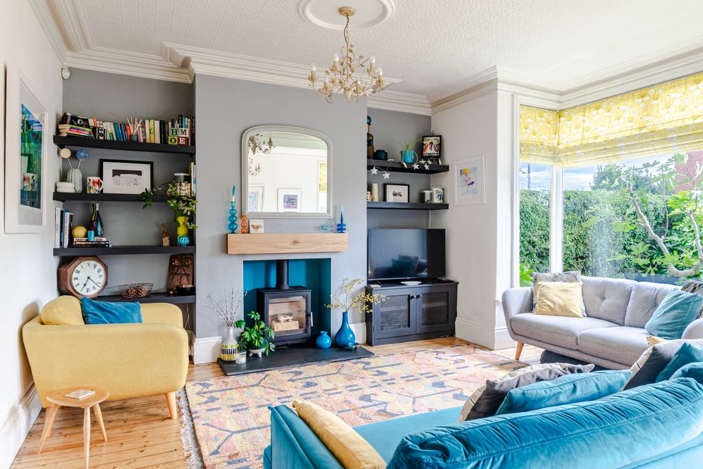 Property photo 2 of 35 Lounge1