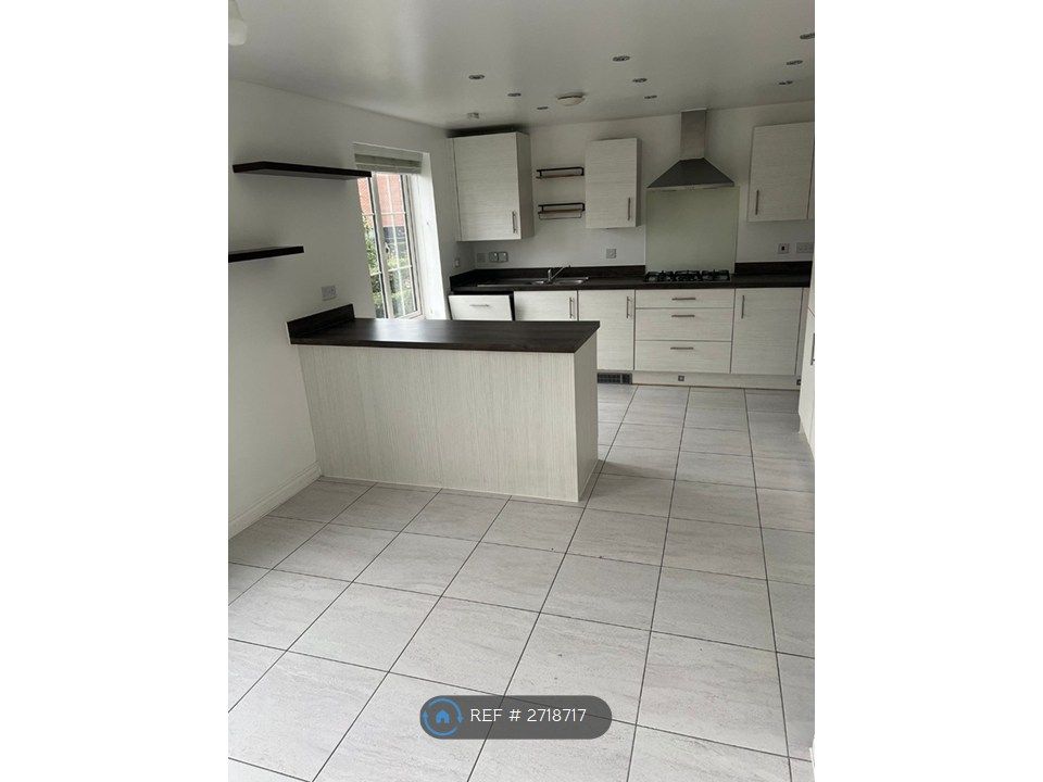 Property photo 3 of 13 Kitchen