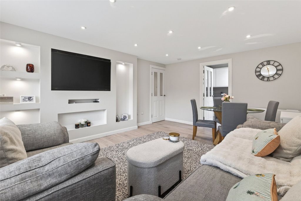 Property photo 3 of 17 Mortonhall Park Cres