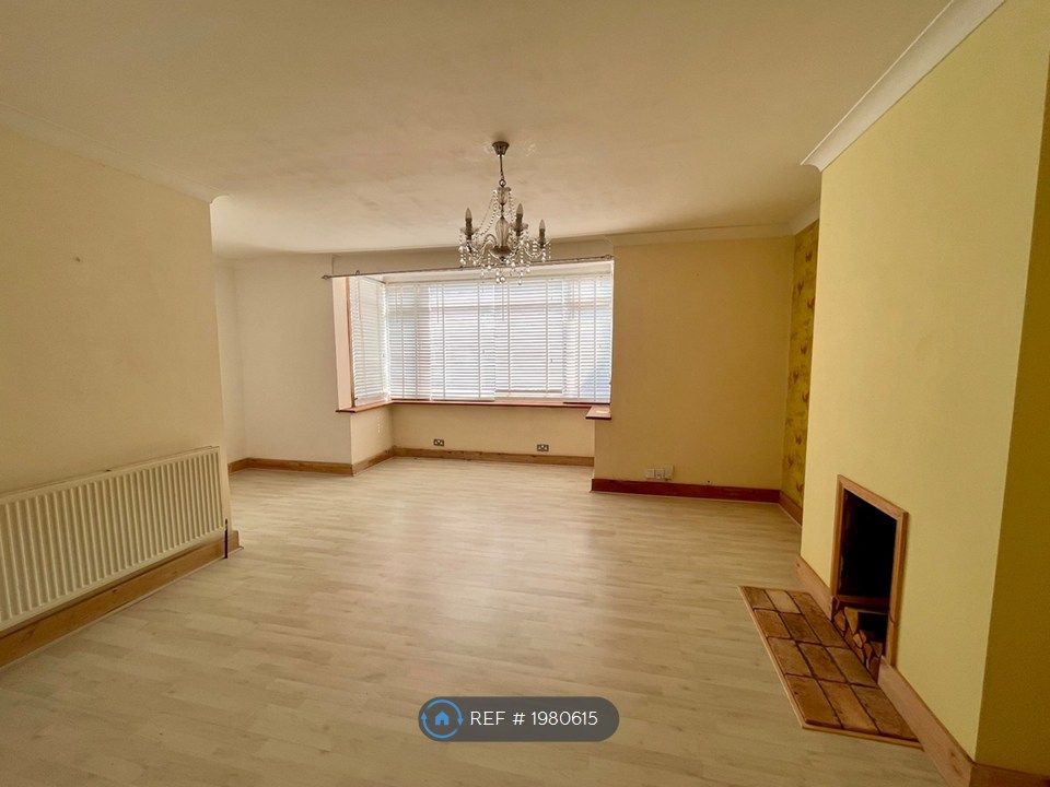 Property photo 1 of 20 Living Room