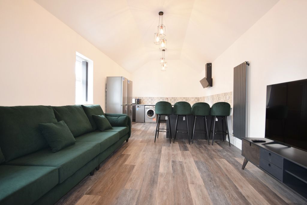 Property photo 2 of 23 Photo 4