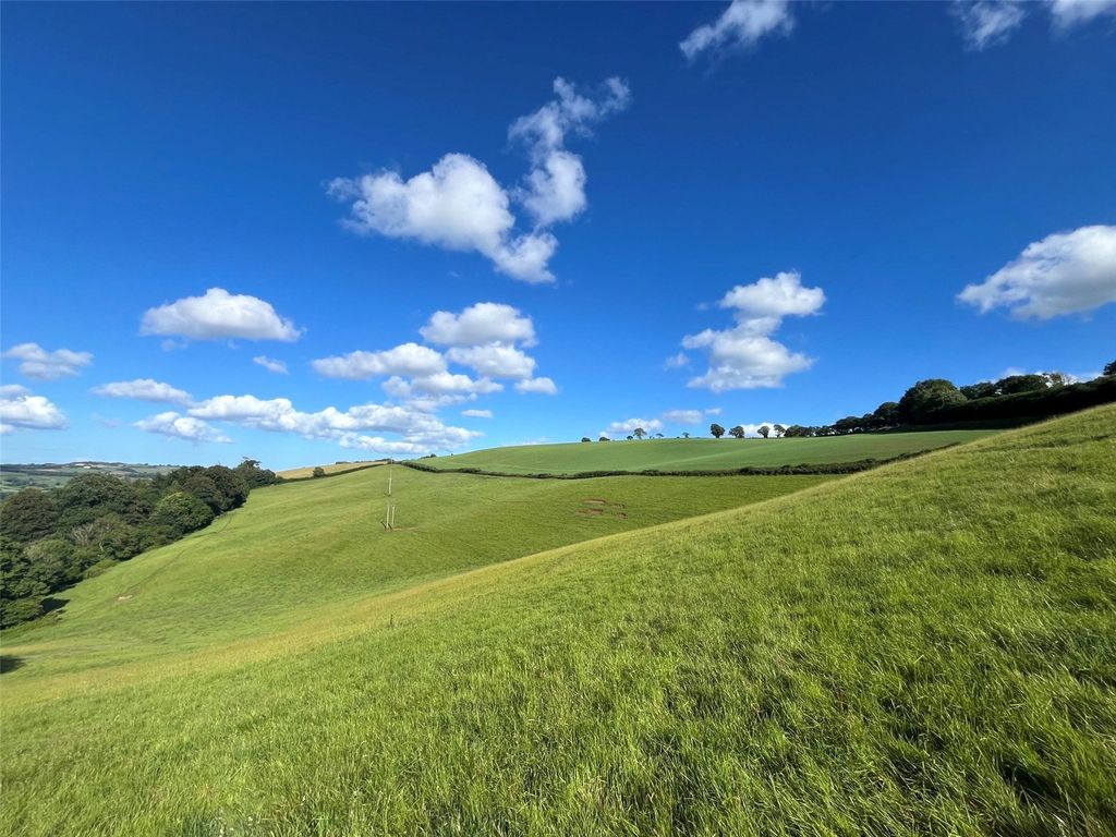 Property photo 3 of 7 Picture 3