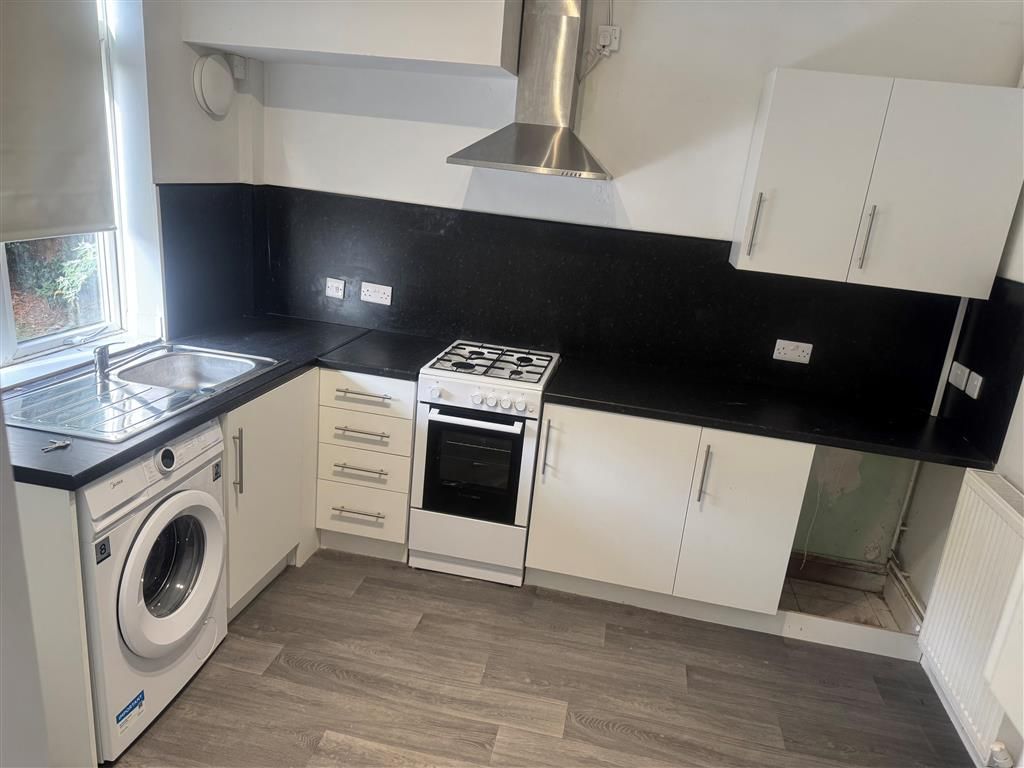 Property photo 2 of 8 Kitchen