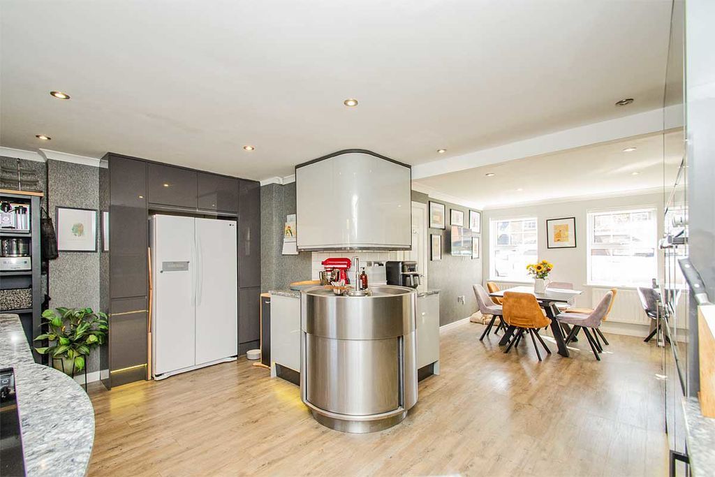 Property photo 2 of 33 Photo 6