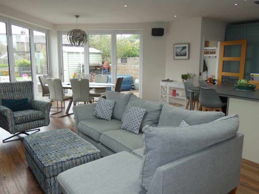 Property photo 3 of 34 Lounge G