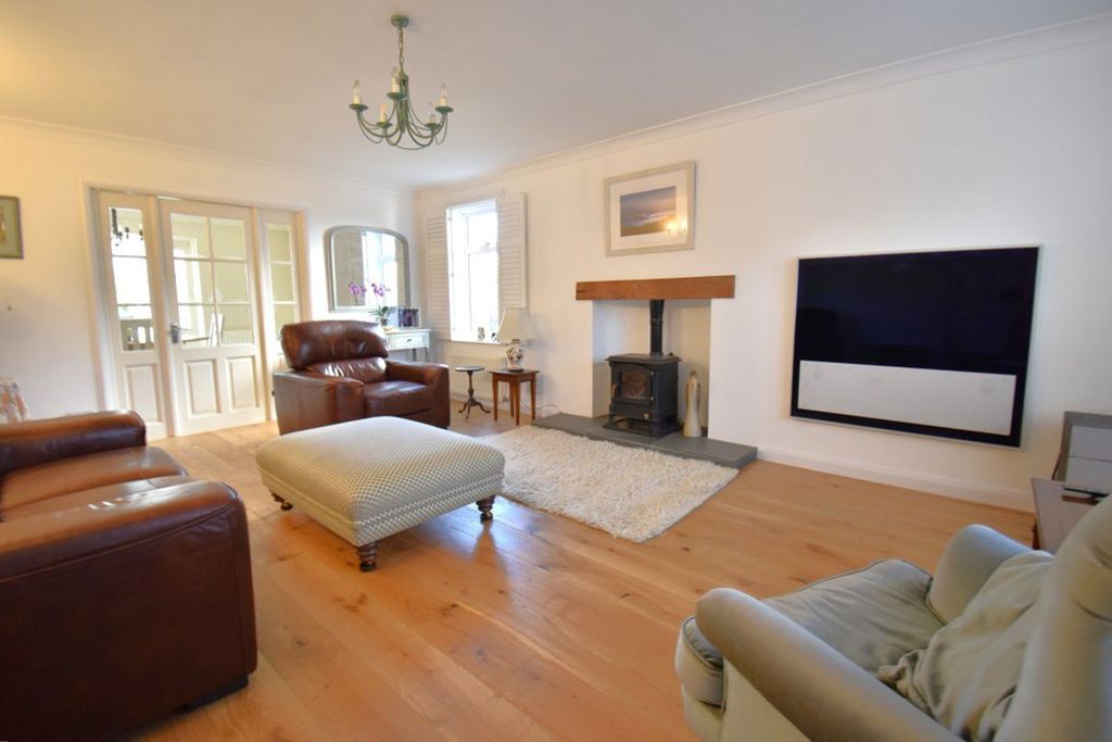 Property photo 2 of 22