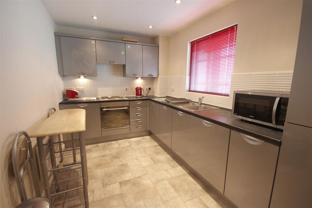Property photo 1 of 10 Kitchen