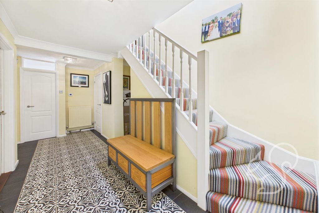 Property photo 2 of 28 Entrance Hall