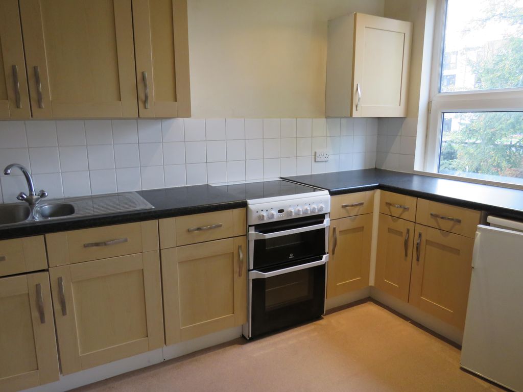 Property photo 3 of 8 Kitchen