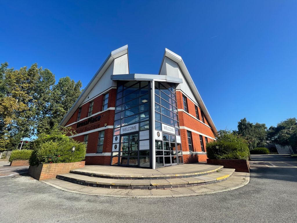 Property photo 1 of 15 Acorn House External 