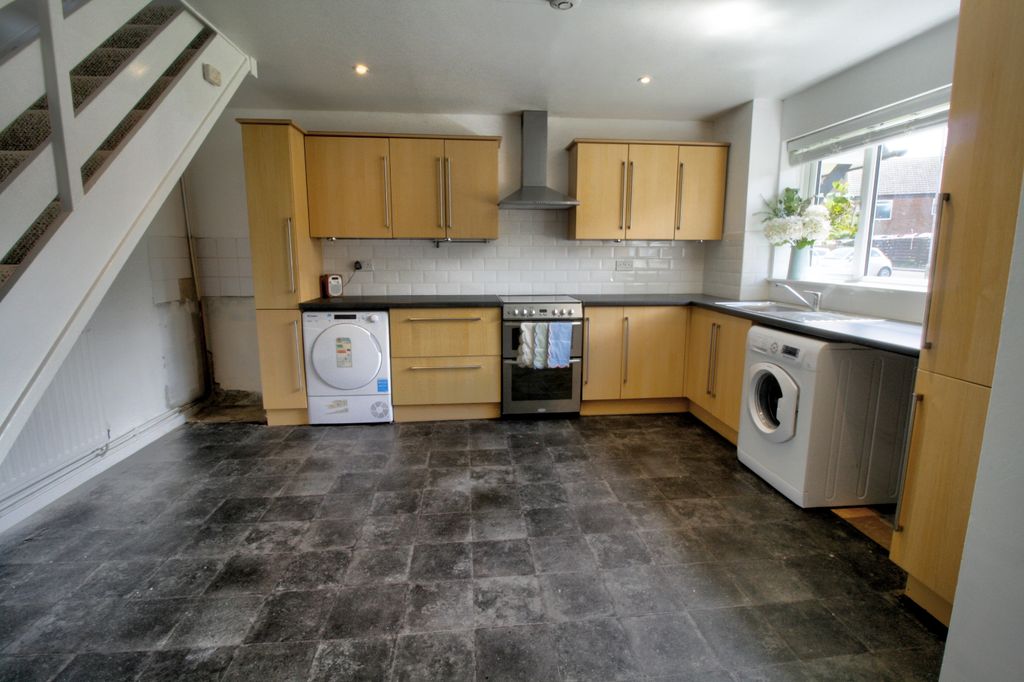 Property photo 2 of 15 9She6