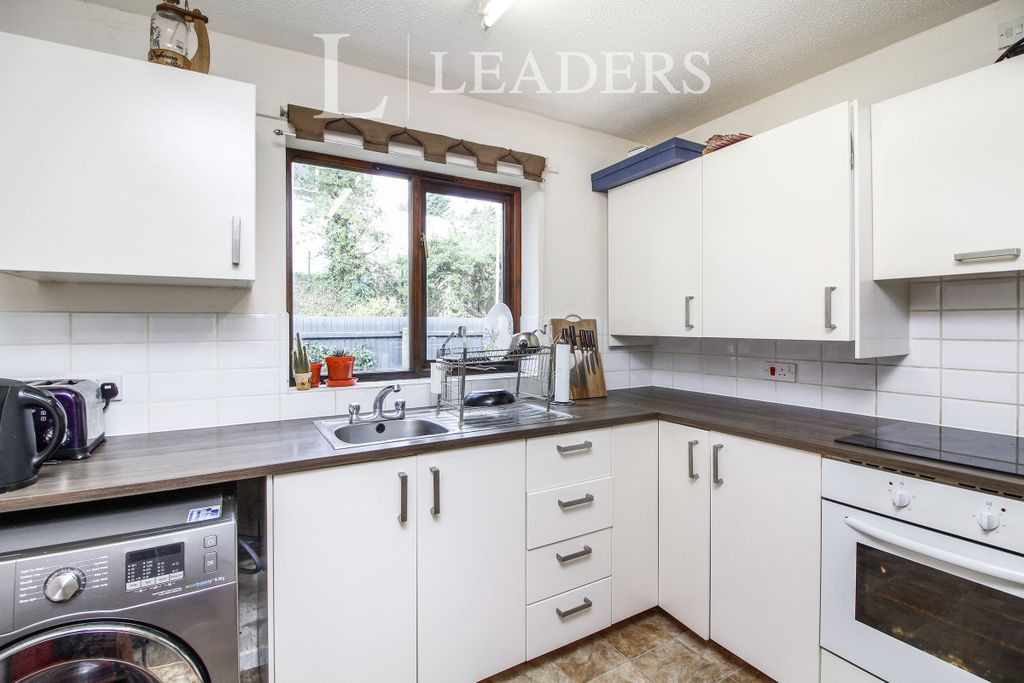 Property photo 2 of 7 Kitchen