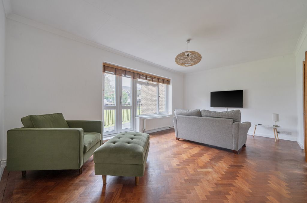 Property photo 2 of 17 1416646-15-6995A8...