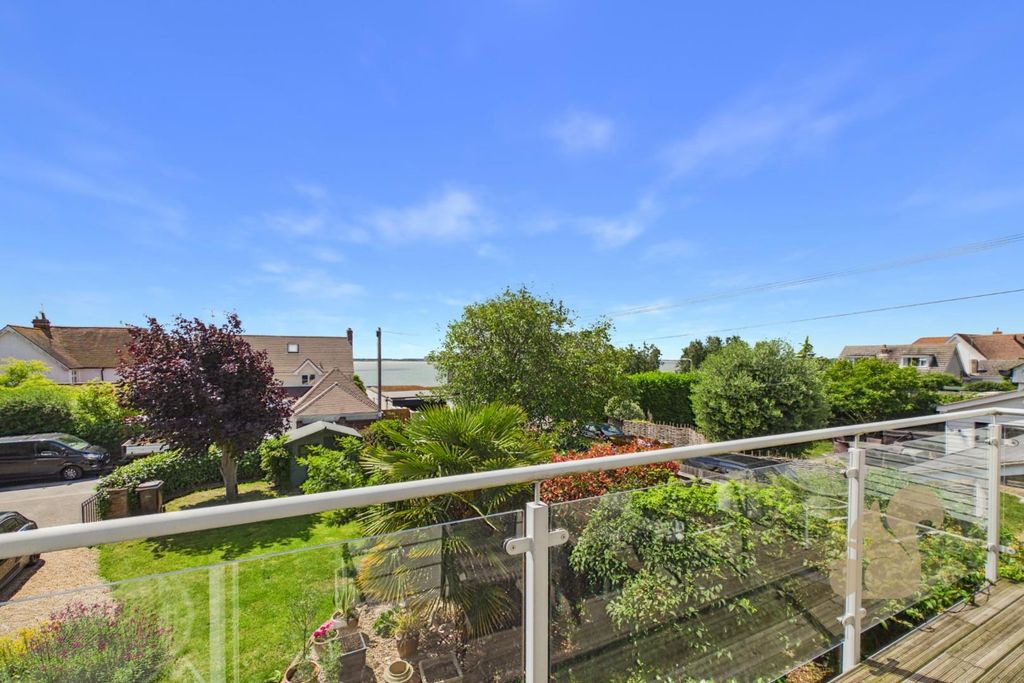 Property photo 3 of 39 Cam03877G0-Pr0383-Still009.Jpg