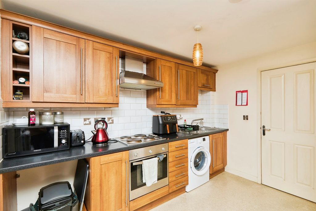 Property photo 3 of 17