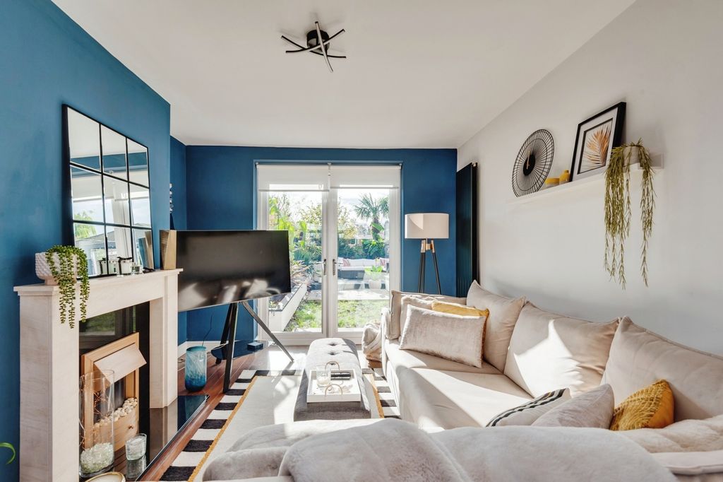 Property photo 2 of 17 Photo