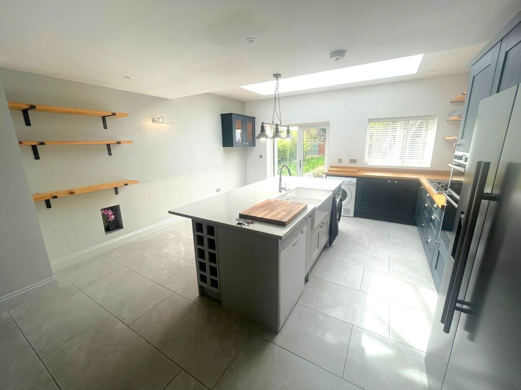 Property photo 2 of 13 Kitchen 3 Use