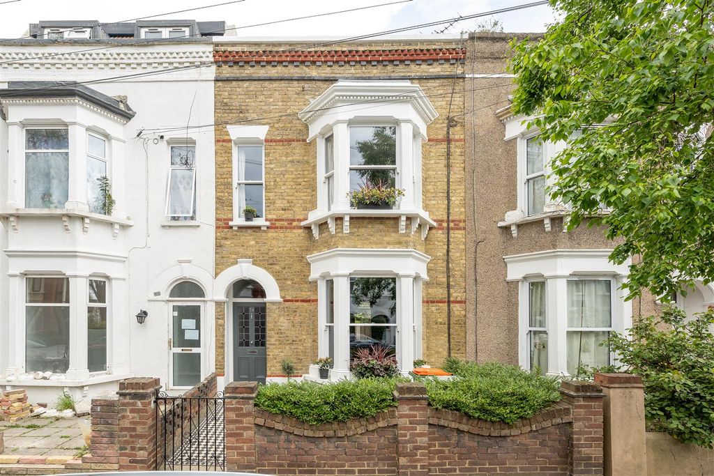 Property photo 1 of 43 Cranmer Road, E7