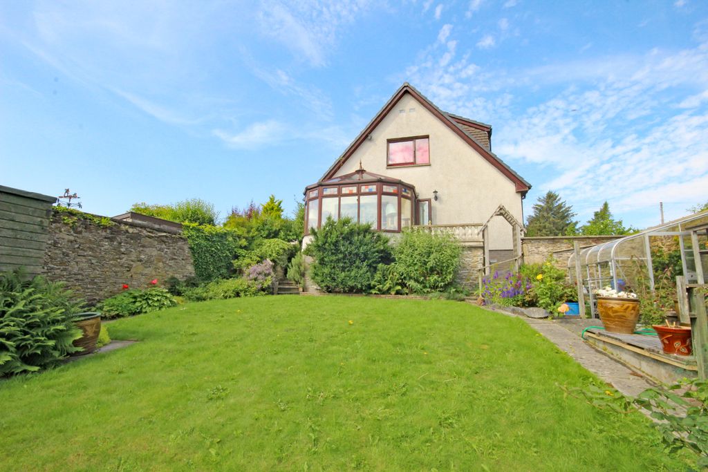 Property photo 2 of 28