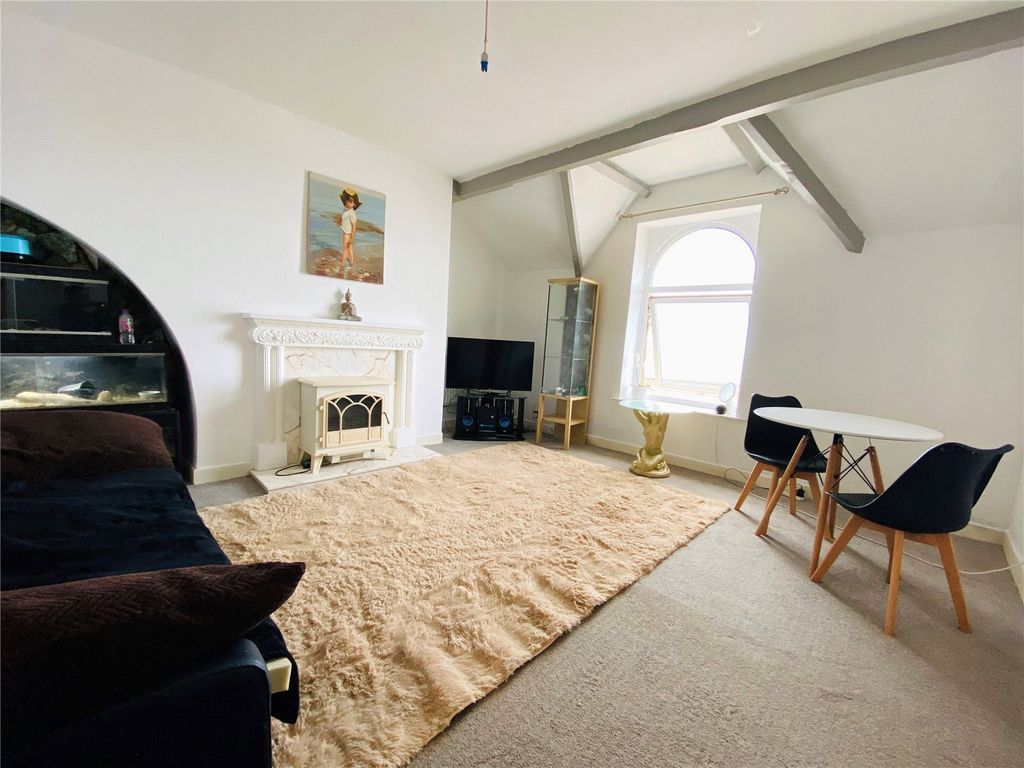 Property photo 3 of 12 Picture 3