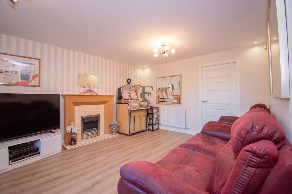 Property photo 3 of 21