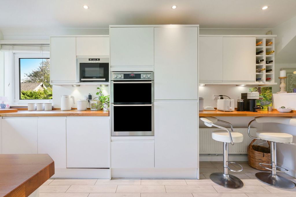 Property photo 3 of 41