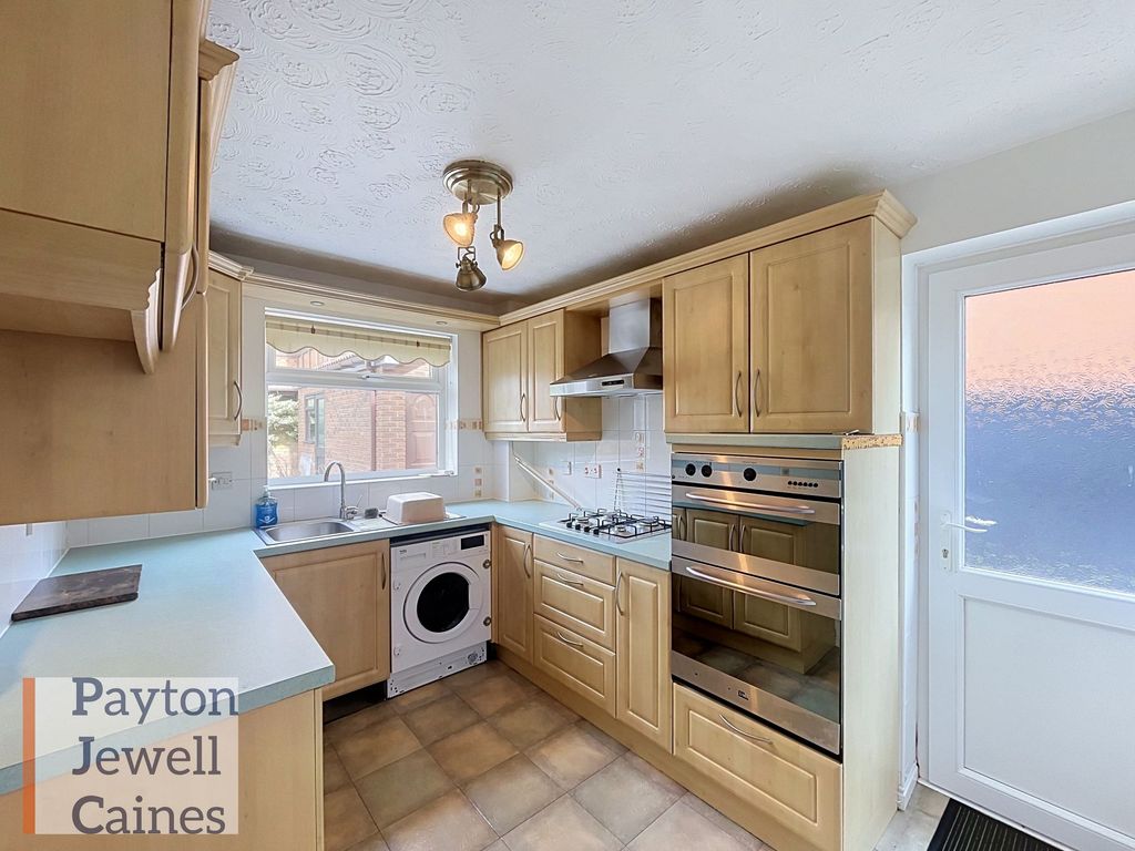 Property photo 2 of 17