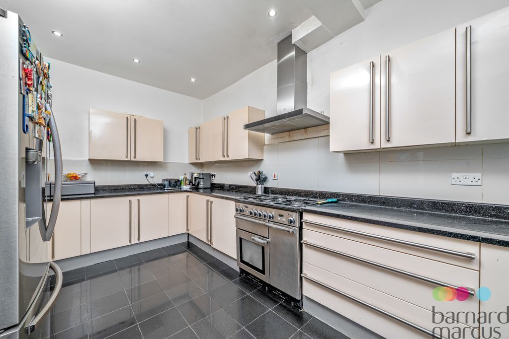 Property photo 2 of 30