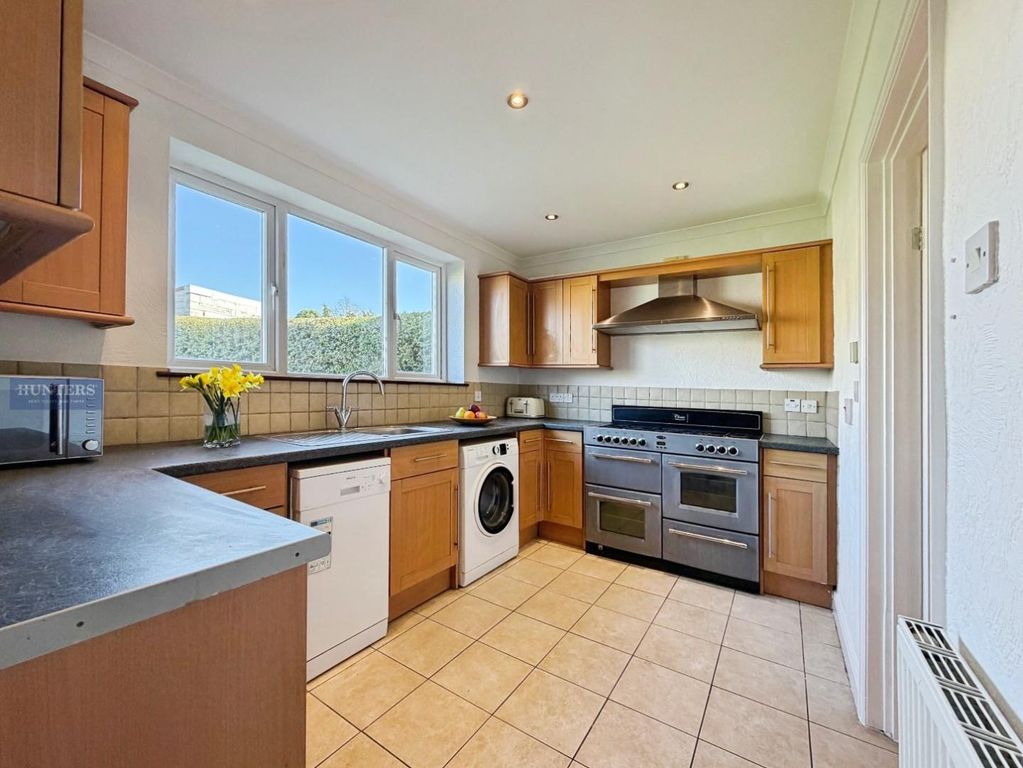 Property photo 3 of 27 Kitchen