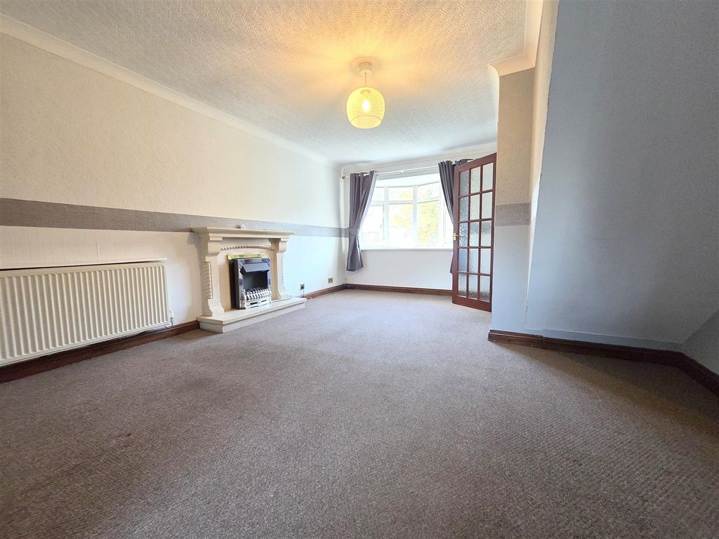 Property photo 3 of 7 Living Room