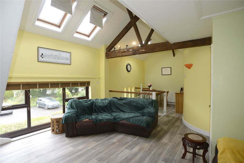 Property photo 2 of 23 Picture No. 20