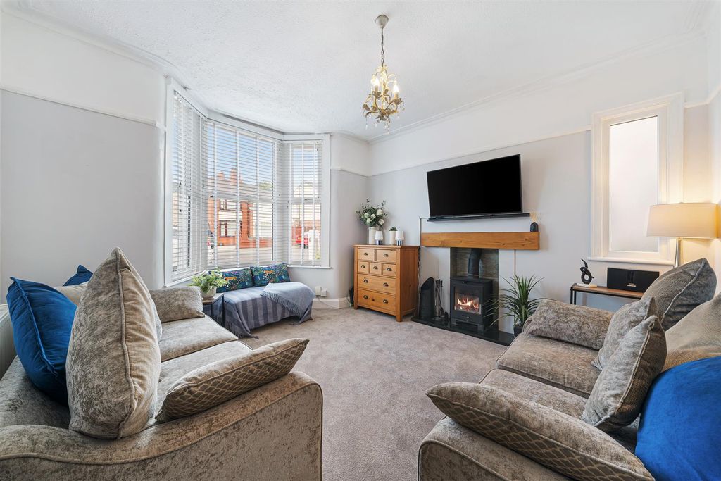 Property photo 3 of 31 112 St James Road-11.Jpg