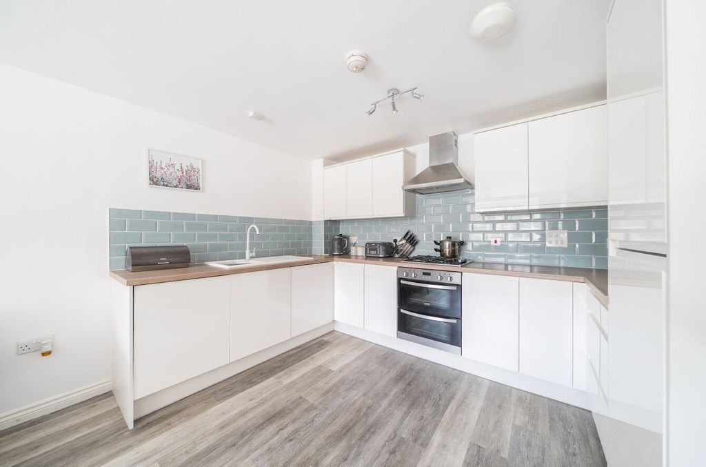 Property photo 3 of 14 1483243-12-6A3E81...