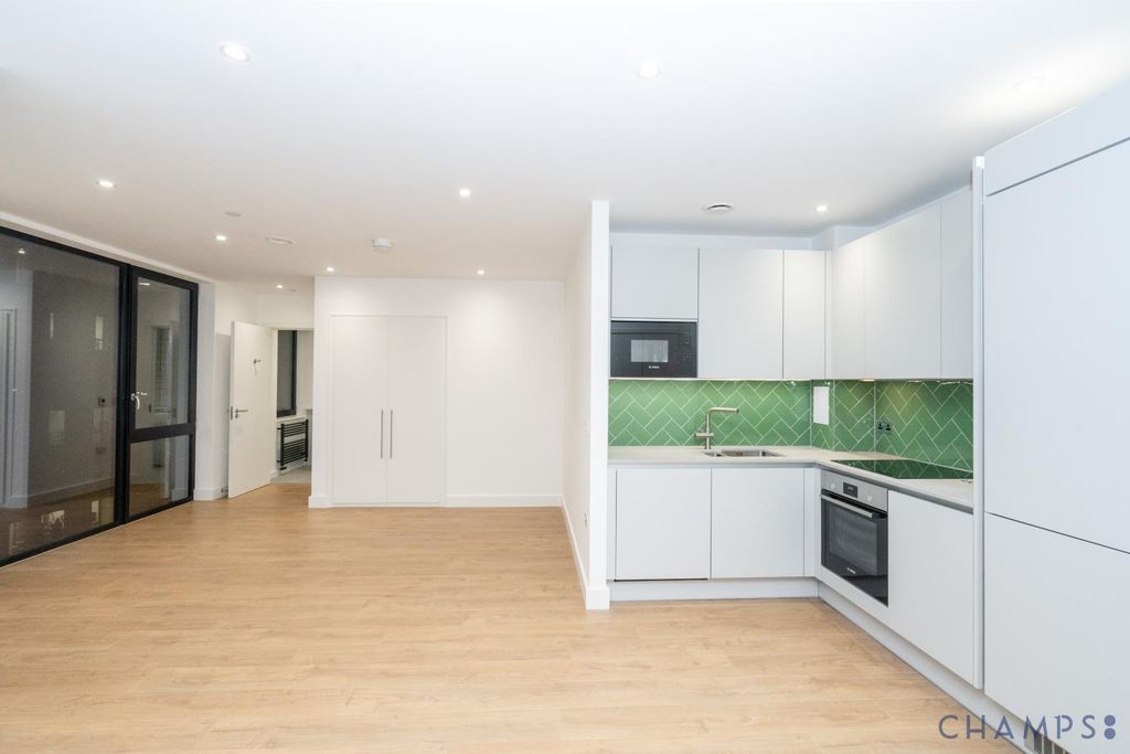 Property photo 1 of 9 Studio Apartment  To Let
