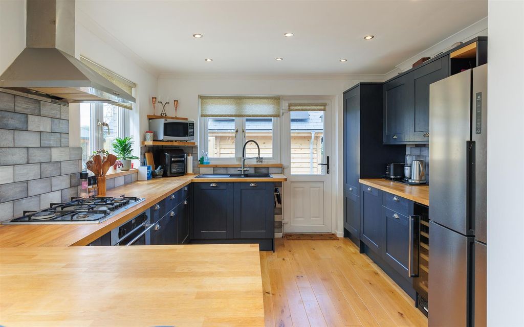 Property photo 3 of 41