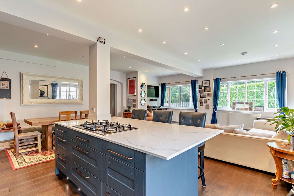 Property photo 3 of 22 Kitchen