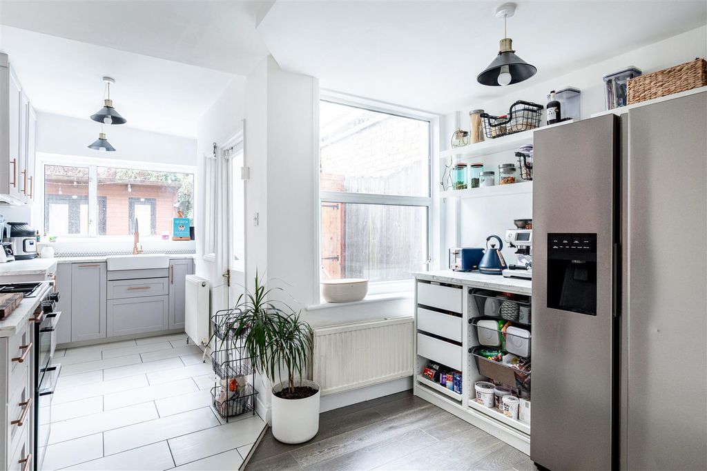 Property photo 3 of 10 Fairlawn Avenue-8.Jpg