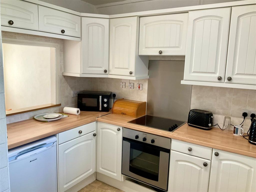 Property photo 3 of 14 Kitchenb.Jpg