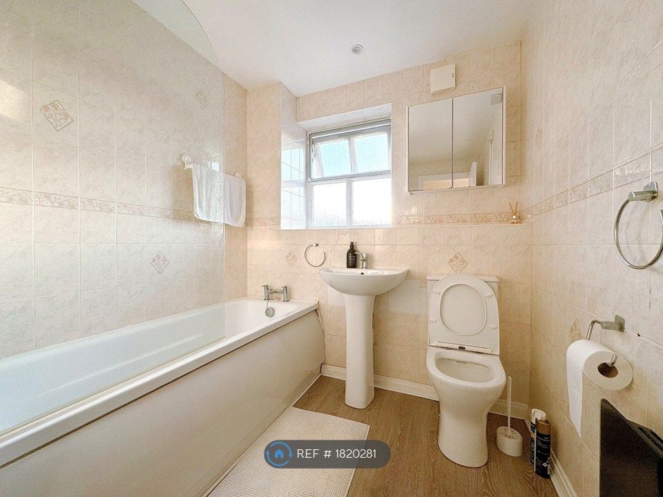 Property photo 3 of 12 Bathroom
